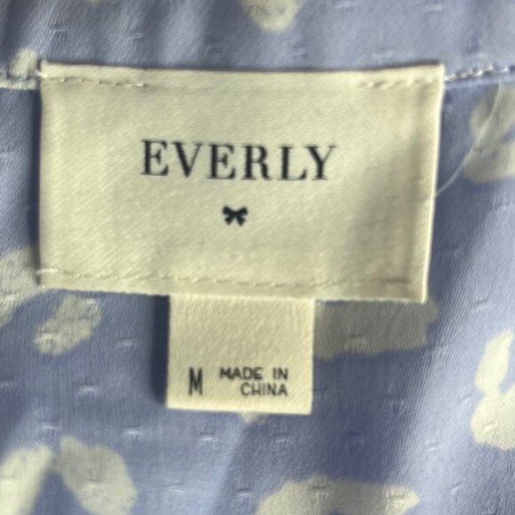 Everly Blouse Shirt Womens Medium Purple White Floral Rolled 1/4 Sleeves - Picture 7 of 8